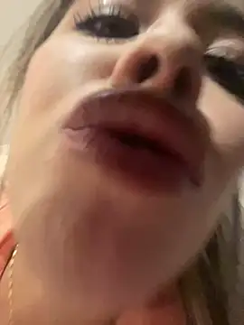 Snapshot of Emilia_Bakerr chatting on 02/05/25, 06:26 Emilia Bakerr online show from 02/05/25, 06:26