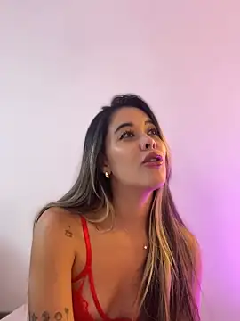 Snapshot of Emilia_Bakerr chatting on 03/07/25, 08:33 Emilia Bakerr online show from 03/07/25, 08:33