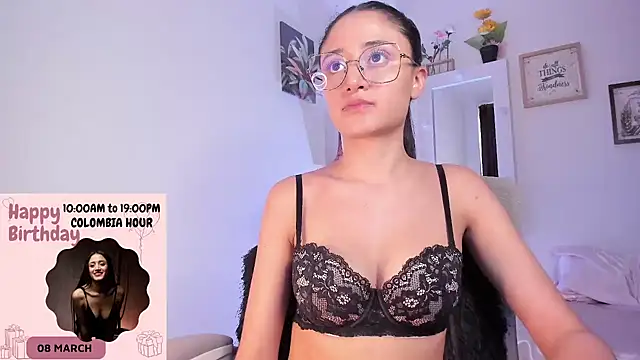 Snapshot of _Caroliinee_ chatting on 03/07/25, 07:16 Caroliinee online show from 03/07/25, 07:16