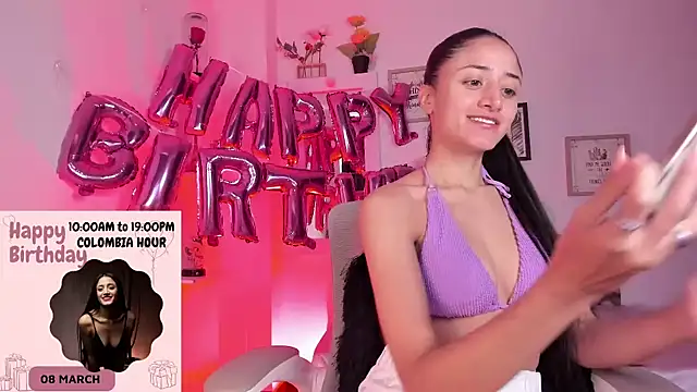 Snapshot of _Caroliinee_ chatting on 03/08/25, 03:02 Caroliinee online show from 03/08/25, 03:02