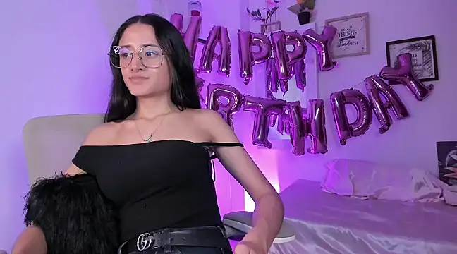 Snapshot of _Caroliinee_ chatting on 03/11/25, 09:15 Caroliinee online show from 03/11/25, 09:15