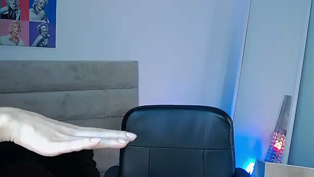 AllieEvans online show from 02/21/25, 10:04