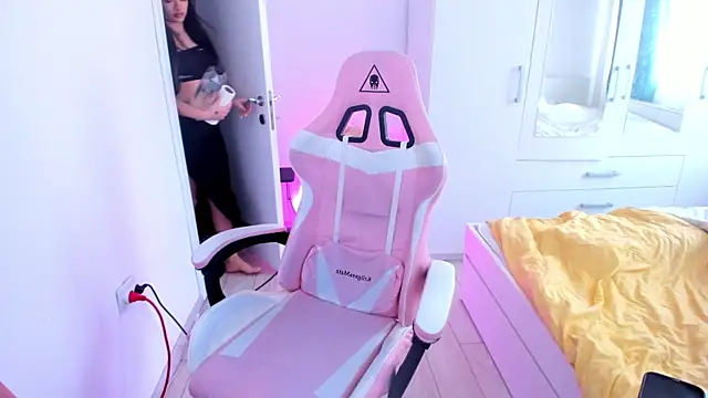 Snapshot of KaylaLaine chatting on 03/19/25, 06:24 KaylaLaine online show from 03/19/25, 06:24