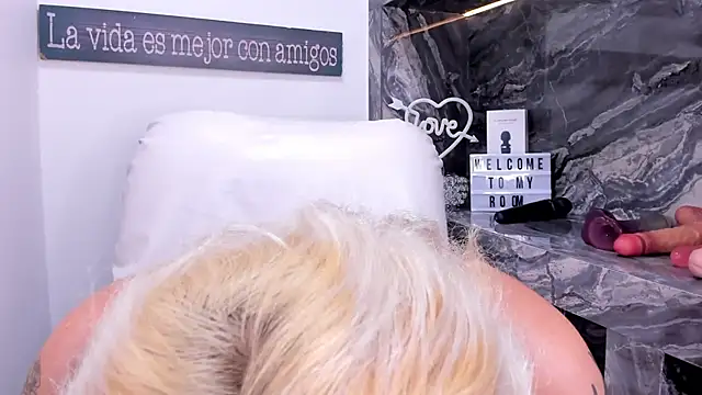 miss danika online show from 02/03/25, 05:14