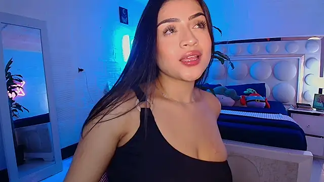 lucianaroy online show from 10/15/25, 03:17