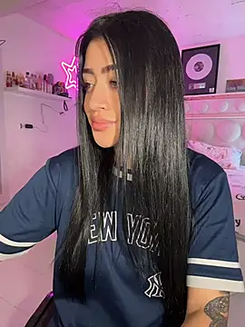 lucianaroy online show from 04/17/26, 03:31