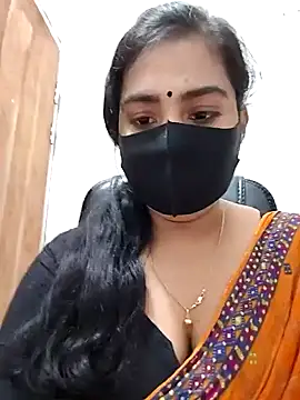 Snapshot of Ritusri_Dotta chatting on 01/18/25, 04:42 Ritusri Dotta online show from 01/18/25, 04:42