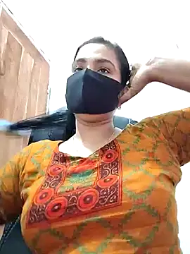 Snapshot of Ritusri_Dotta chatting on 02/18/25, 04:04 Ritusri Dotta online show from 02/18/25, 04:04