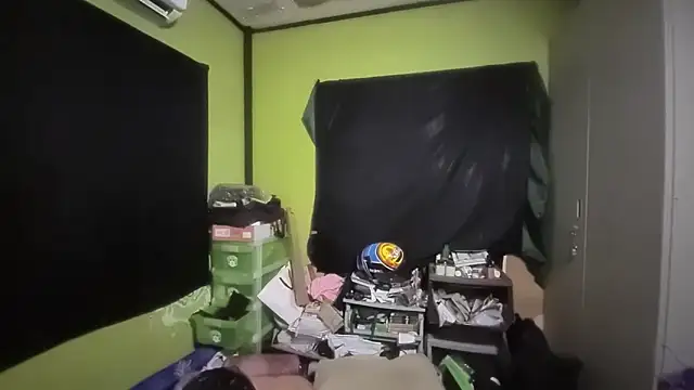 Snapshot of Tipredeye chatting on 10/15/25, 08:20 Tipredeye online show from 10/15/25, 08:20