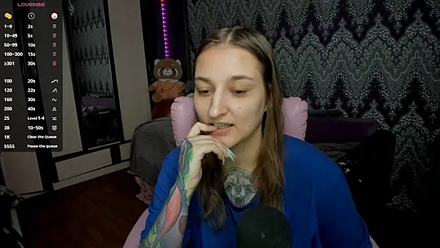 Snapshot of AlexRacc00n chatting on 12/12/24, 06:03 AlexRacc00n online show from 12/12/24, 06:03