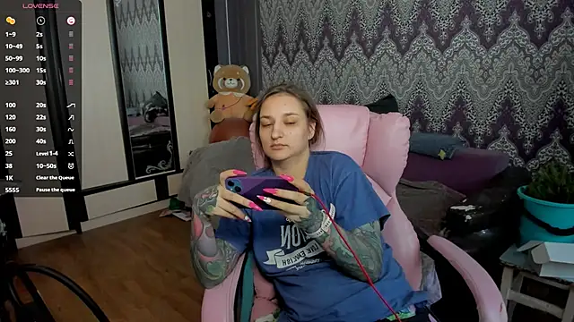 Snapshot of AlexRacc00n chatting on 01/21/25, 06:00 AlexRacc00n online show from 01/21/25, 06:00