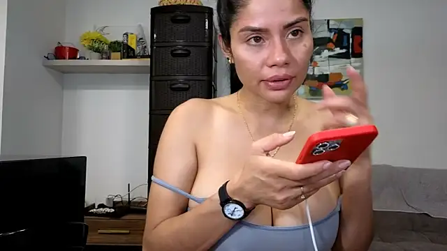 Snapshot of Alondra_fetish chatting on 02/18/26, 01:12 Alondra fetish online show from 02/18/26, 01:12