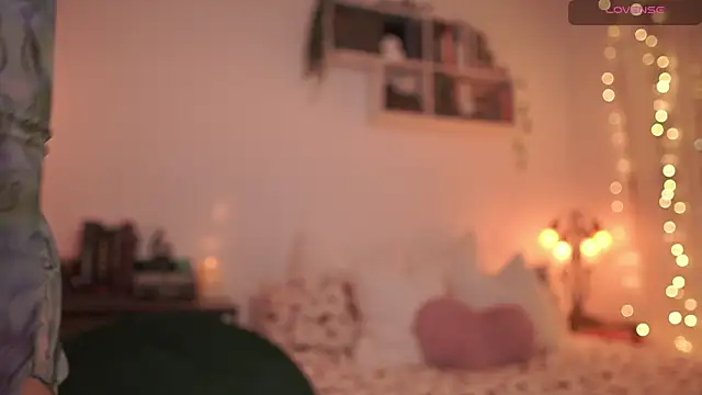 Snapshot of EmilyxRose_- chatting on 03/20/25, 12:08 EmilyxRose - online show from 03/20/25, 12:08