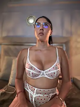 MarianaBenz online show from 03/03/25, 08:32