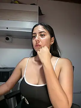 MarianaBenz online show from 04/04/26, 11:46