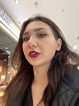 QuitieLia online show from 12/29/24, 01:17