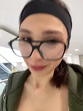 QuitieLia online show from 01/08/25, 09:10