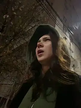 QuitieLia online show from 01/17/25, 03:22