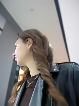 QuitieLia online show from 10/03/25, 08:22