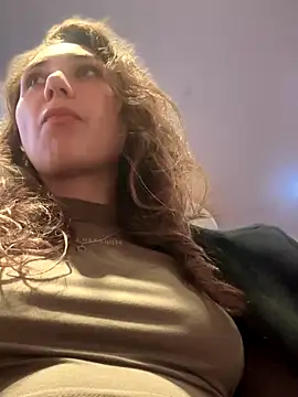 QuitieLia online show from 10/10/25, 08:46