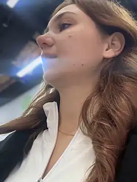 QuitieLia online show from 10/15/25, 08:25