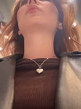 QuitieLia online show from 11/19/25, 08:14