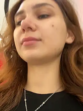 QuitieLia online show from 12/03/25, 08:23