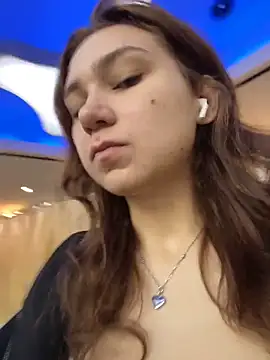 QuitieLia online show from 01/08/26, 08:27