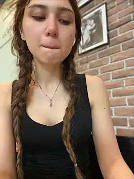 QuitieLia online show from 05/14/26, 07:48