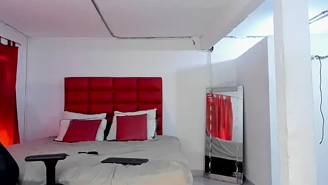 LyonGallego  online show from 12/15/25, 03:27