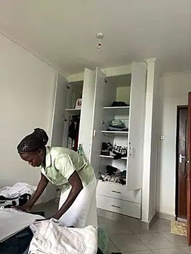 petiteebony 81 online show from 03/19/26, 06:39