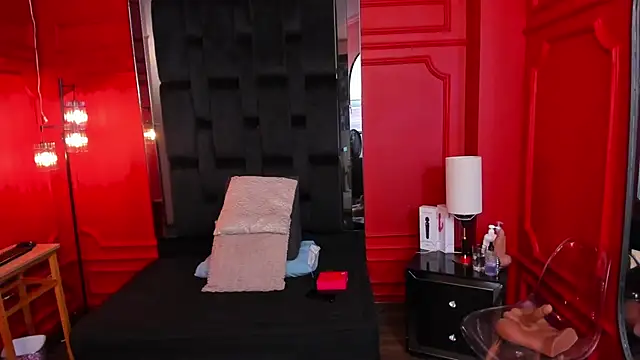 taylor bennet online show from 09/12/25, 07:03