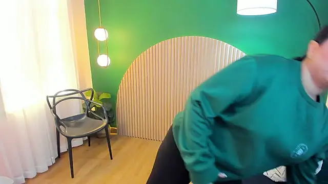 taylor bennet online show from 09/24/25, 12:08