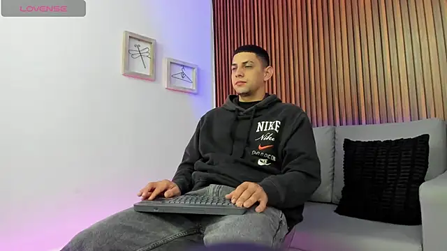 Alex cute77 online show from 04/08/26, 12:16