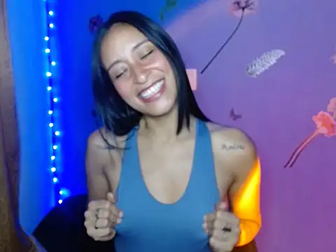 Snapshot of Michelle-Smith- chatting on 11/11/25, 04:01 Michelle-Smith- online show from 11/11/25, 04:01