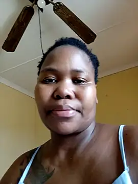 Snapshot of Real1SweetQueen chatting on 02/11/25, 10:04 Real1SweetQueen online show from 02/11/25, 10:04