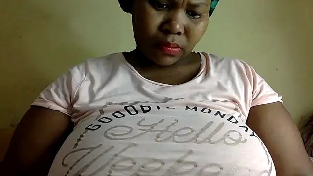 Snapshot of Real1SweetQueen chatting on 02/12/25, 05:05 Real1SweetQueen online show from 02/12/25, 05:05