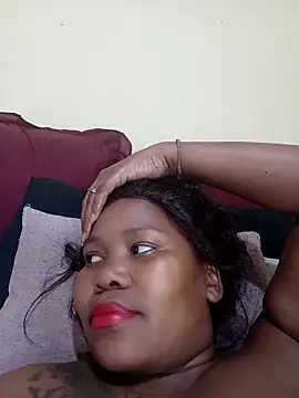 Snapshot of Real1SweetQueen chatting on 02/13/25, 05:01 Real1SweetQueen online show from 02/13/25, 05:01