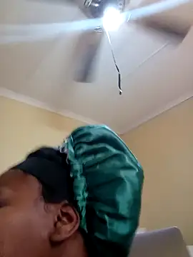 Snapshot of Real1SweetQueen chatting on 03/03/25, 08:16 Real1SweetQueen online show from 03/03/25, 08:16