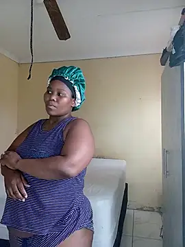 Snapshot of Real1SweetQueen chatting on 03/10/25, 11:32 Real1SweetQueen online show from 03/10/25, 11:32