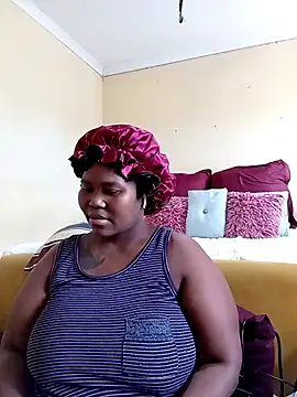 Snapshot of Real1SweetQueen chatting on 03/19/25, 10:00 Real1SweetQueen online show from 03/19/25, 10:00