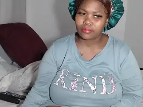 Snapshot of Real1SweetQueen chatting on 09/12/25, 02:28 Real1SweetQueen online show from 09/12/25, 02:28