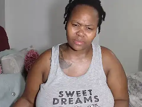 Snapshot of Real1SweetQueen chatting on 09/15/25, 05:35 Real1SweetQueen online show from 09/15/25, 05:35