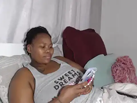 Snapshot of Real1SweetQueen chatting on 09/16/25, 09:10 Real1SweetQueen online show from 09/16/25, 09:10