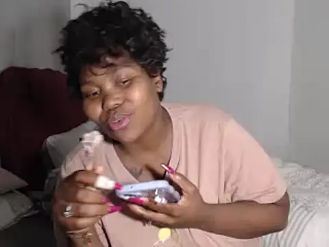 Snapshot of Real1SweetQueen chatting on 10/04/25, 07:56 Real1SweetQueen online show from 10/04/25, 07:56