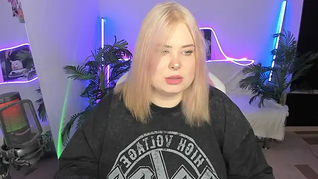 Akemi BBW online show from 03/17/25, 06:32