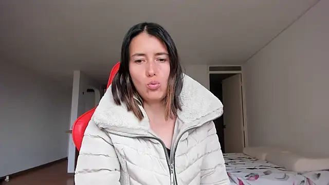 zoe jeane beker online show from 12/29/24, 09:20