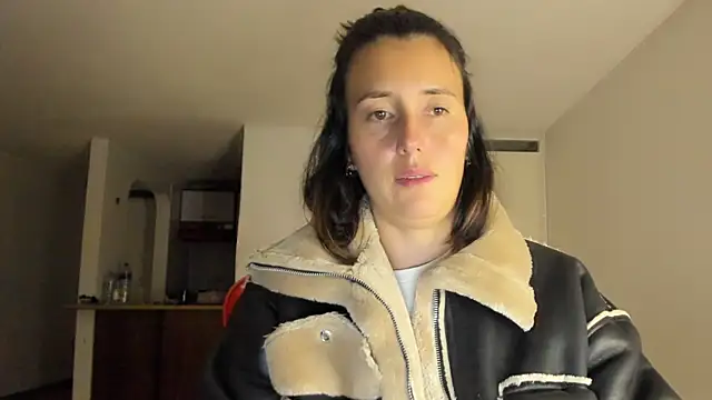 zoe jeane beker online show from 02/15/25, 12:37