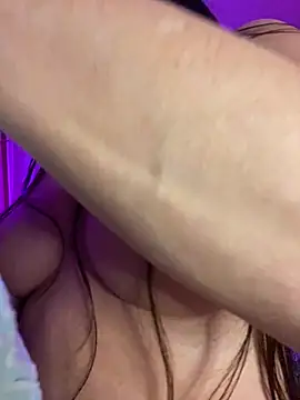 Snapshot of karrola chatting on 03/13/25, 12:05 karrola online show from 03/13/25, 12:05