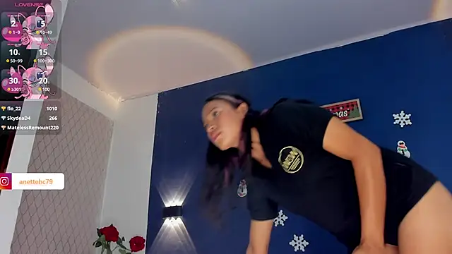 Snapshot of Anette_ chatting on 01/04/25, 07:55 Anette online show from 01/04/25, 07:55